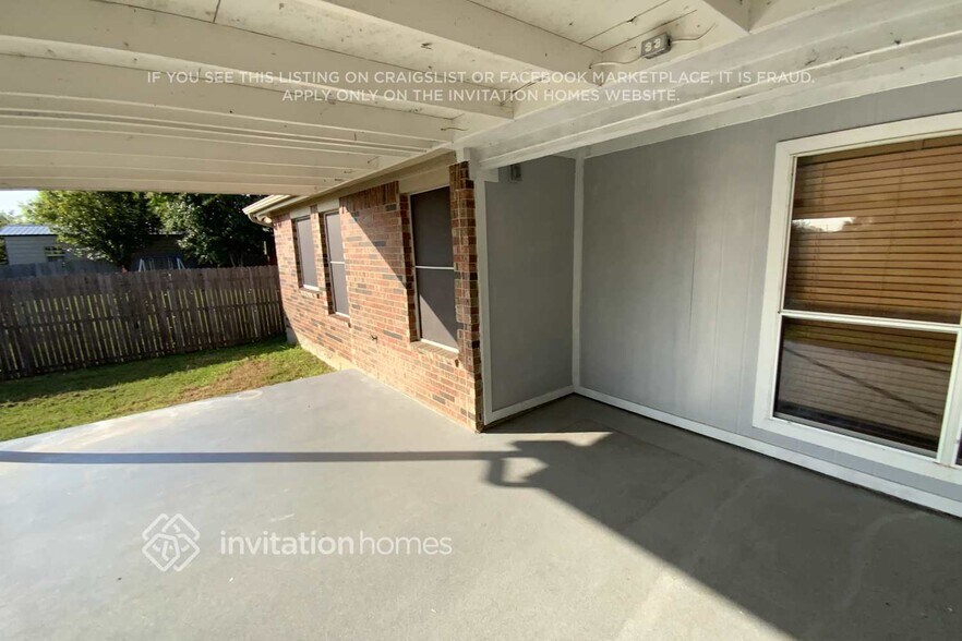 Building Photo - 632 Creekview Dr