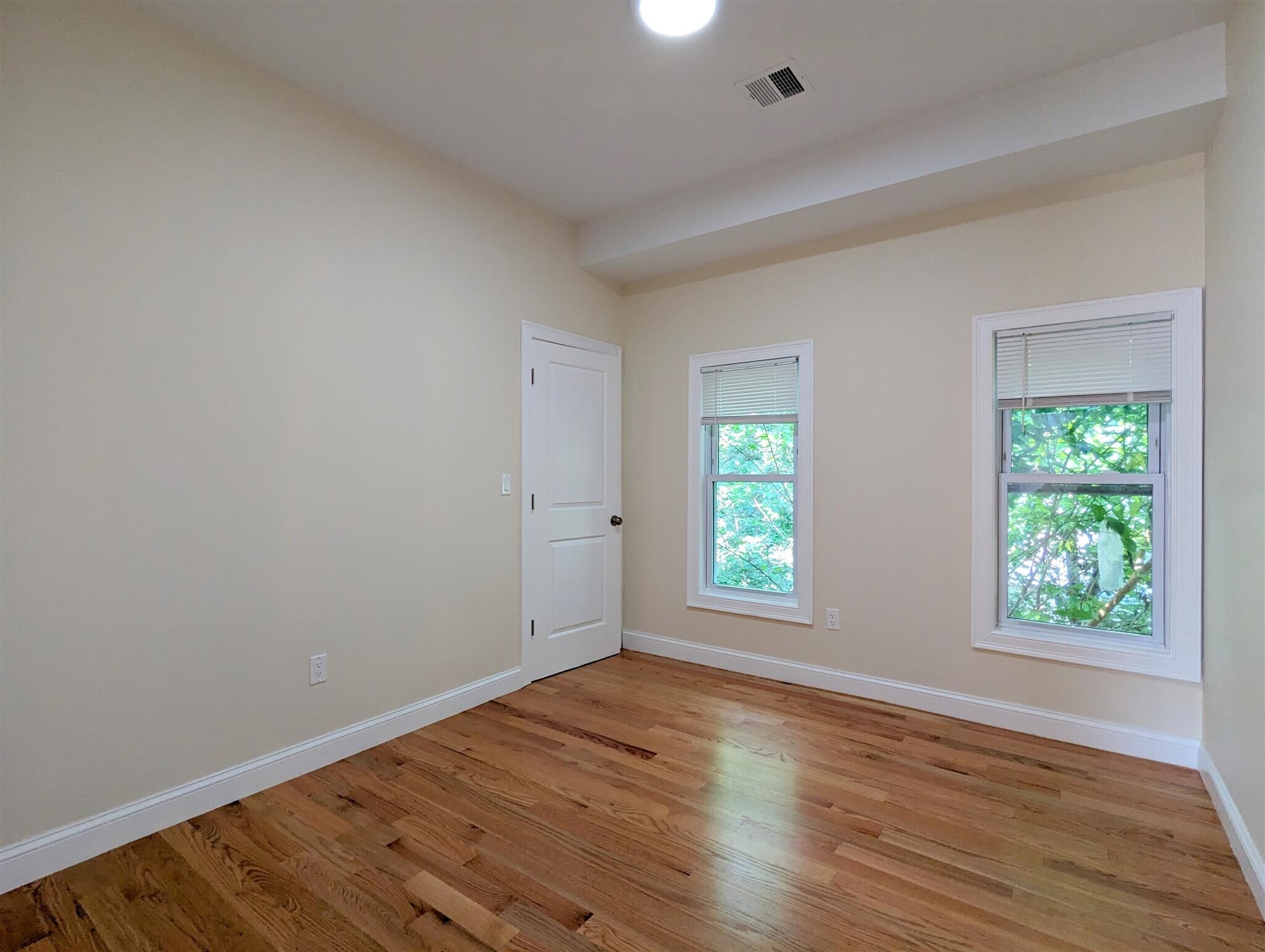 Building Photo - 2 Sacramento Pl