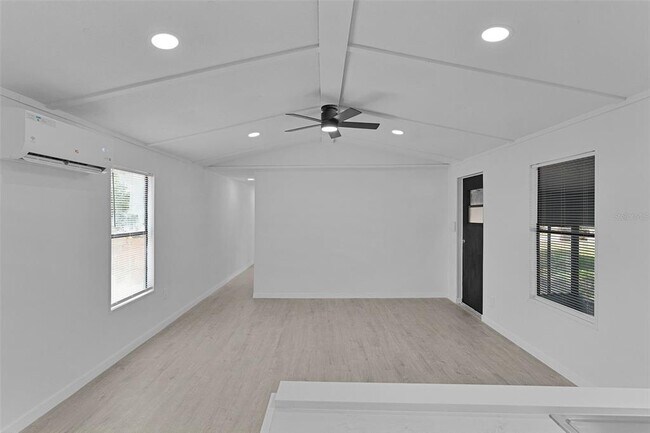Building Photo - 33514 Luana Ct
