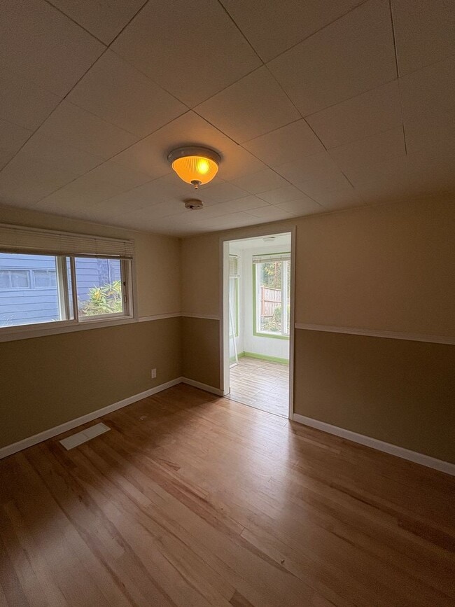 Building Photo - Charming 2 br Bungalow Seatac!