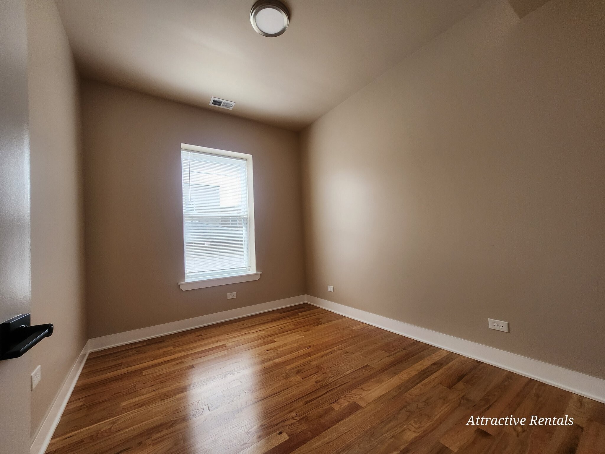 Building Photo - 6341 S Elizabeth St