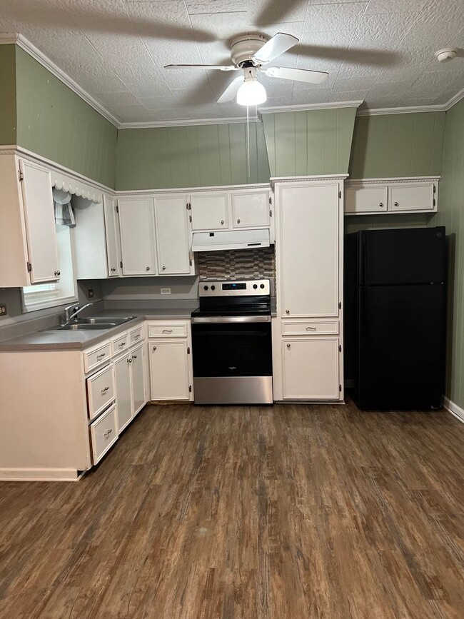 Building Photo - Home for lease