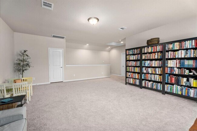 Building Photo - 2221 Hay Field Ct