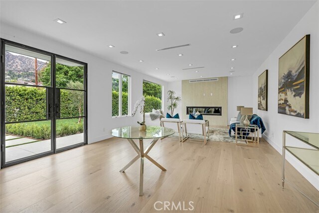 Building Photo - 430 W Kenneth Rd