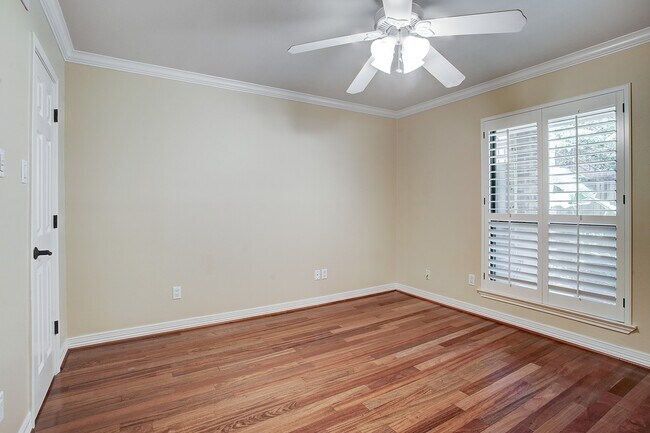 Building Photo - 1601 S Shepherd Dr