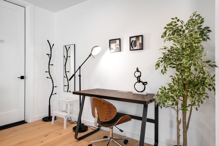 Building Photo - 5300 NE 67th St