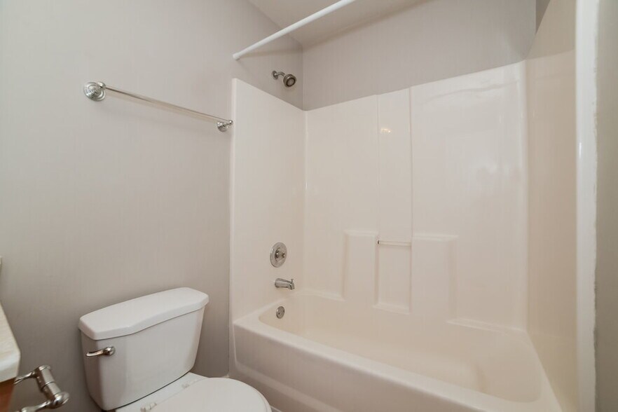 Building Photo - 3112 Berthas Overlook