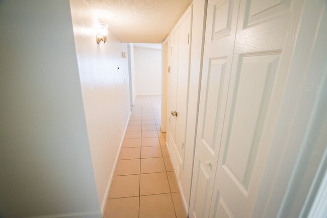 Building Photo - 3 Bedroom, 2 Bath Home, 1 Car Garage, Large Fenced Yard!
