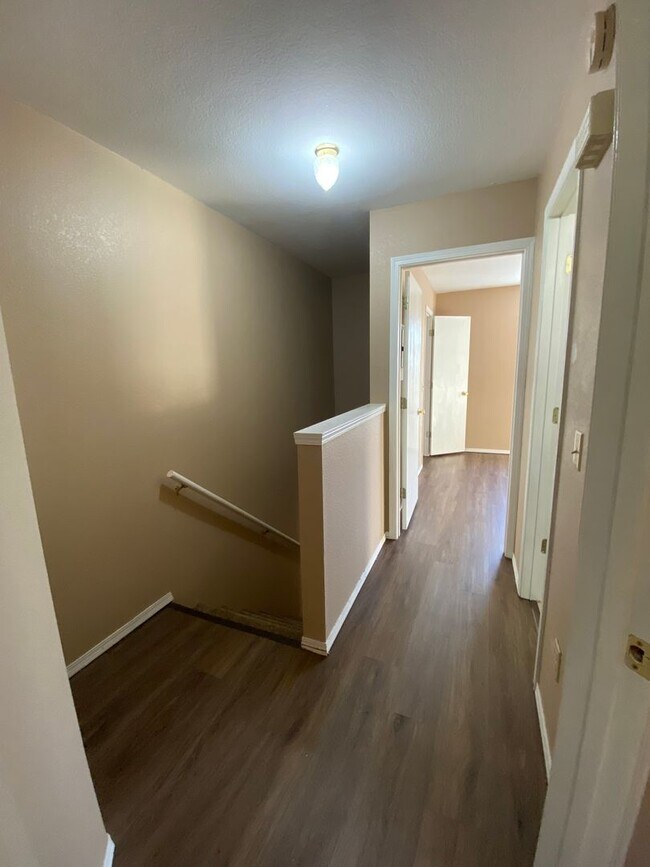 Building Photo - 2 Bed For Rent Fayetteville - Walking dist...