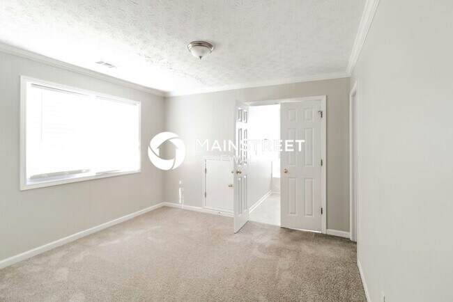 Building Photo - 4 Bedroom Pet-Friendly Home in Lithonia, GA with Main Street Renewal