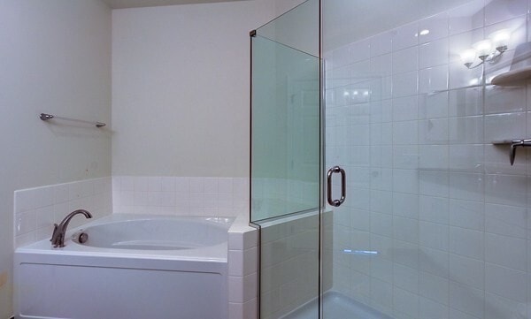 Building Photo - 1008 Bradish Ln