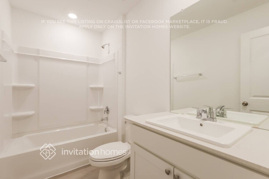 Building Photo - 15290 Abella Dr