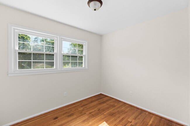 Building Photo - 1317 Pleasant St