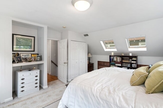 Building Photo - 45 Magoun St