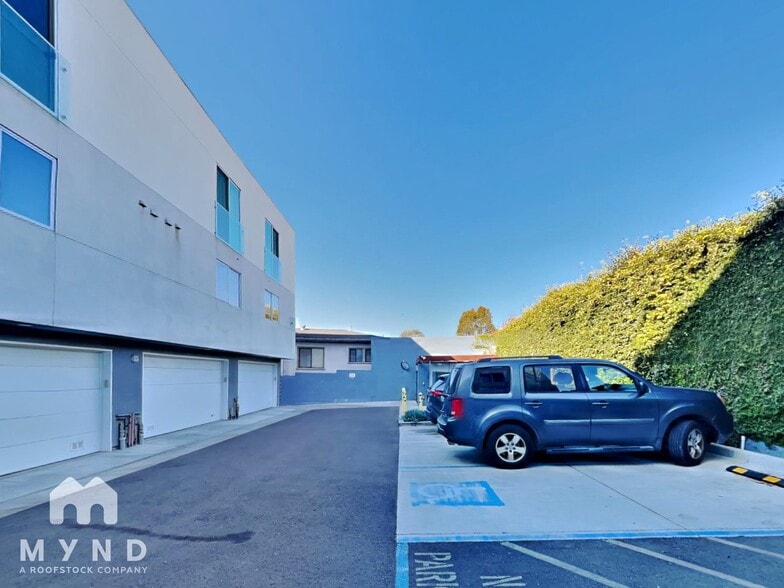 Building Photo - 3103 35th Ave