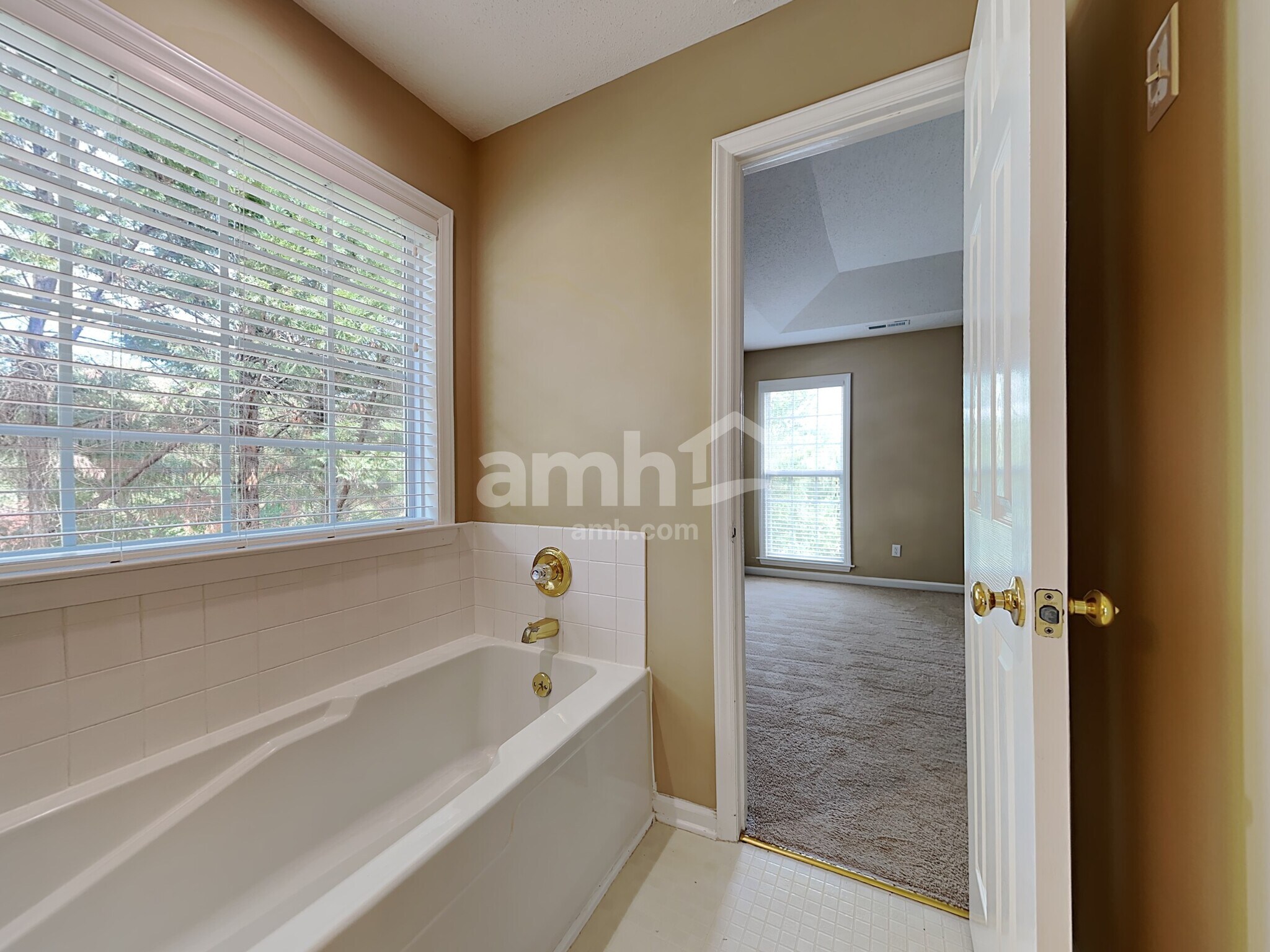 Building Photo - 4465 Greenfield Way Dr