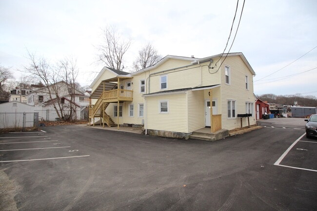 Building Photo - 135 Chestnut St