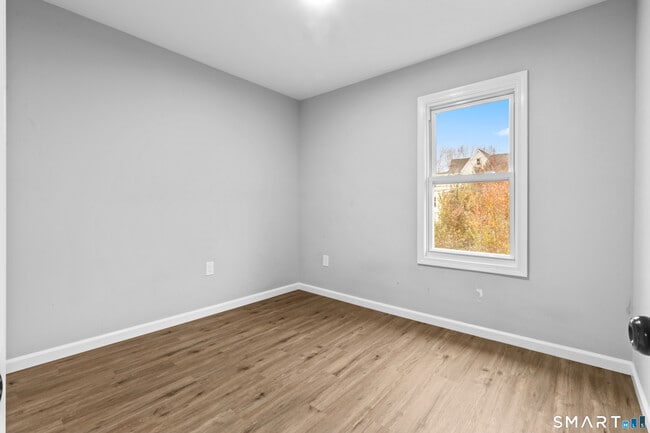 Building Photo - 173 Shaw St