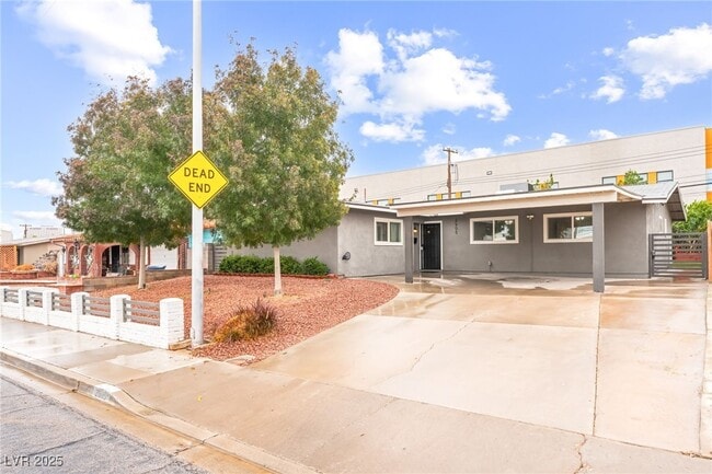 Building Photo - 2905 Kings Way