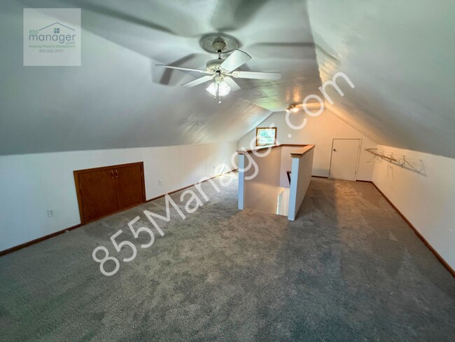 Building Photo - Updated 4-Bedroom with Primary Suite & Fen...