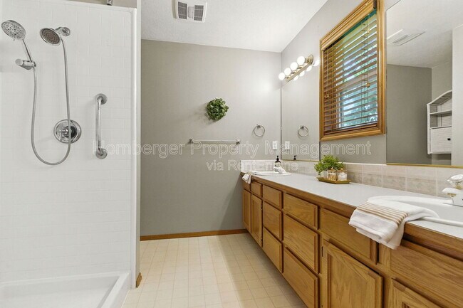 Building Photo - 3431 W 21st Ave