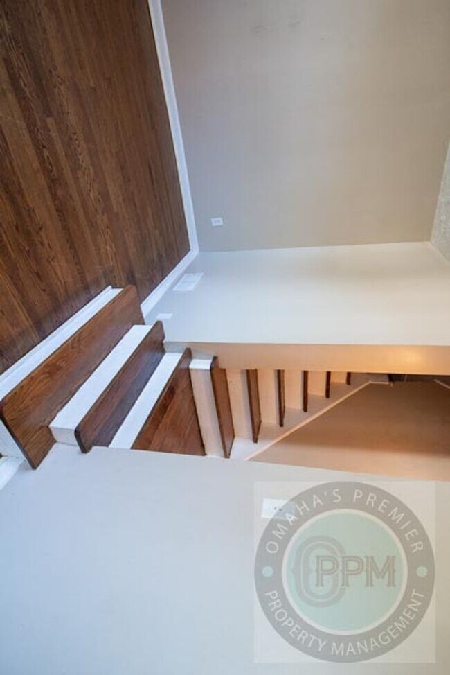 Building Photo - TRISARA 3129/3131 CASS ST