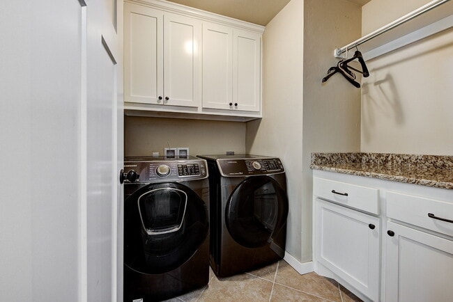 Building Photo - 2300 Bretford Way