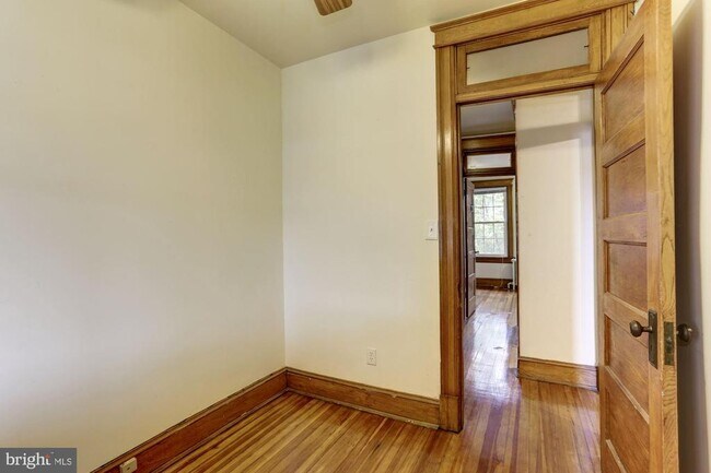 Building Photo - 1015 Quebec Place NW