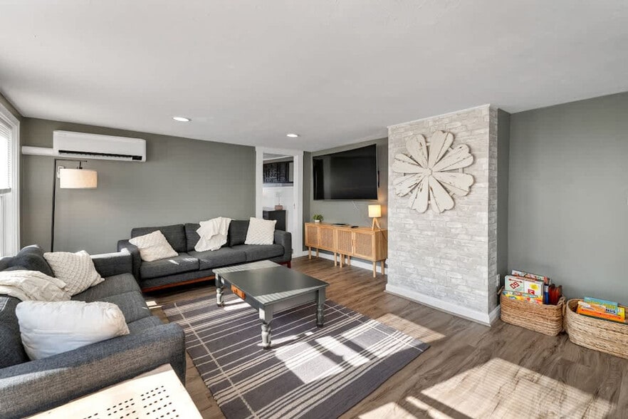 Primary Photo - 9 Cole St