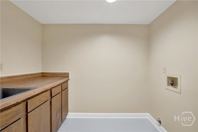Building Photo - 5 Anchor Ct