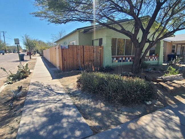 Building Photo - Coming Soon ! Great Location- University/4 St. Neighborhood