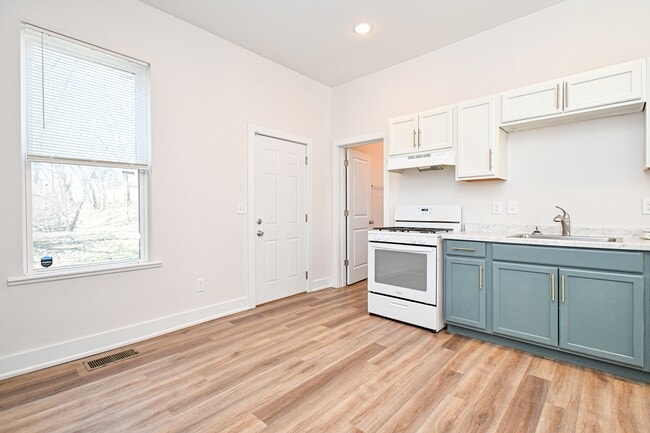 Building Photo - 4151 Chambers St