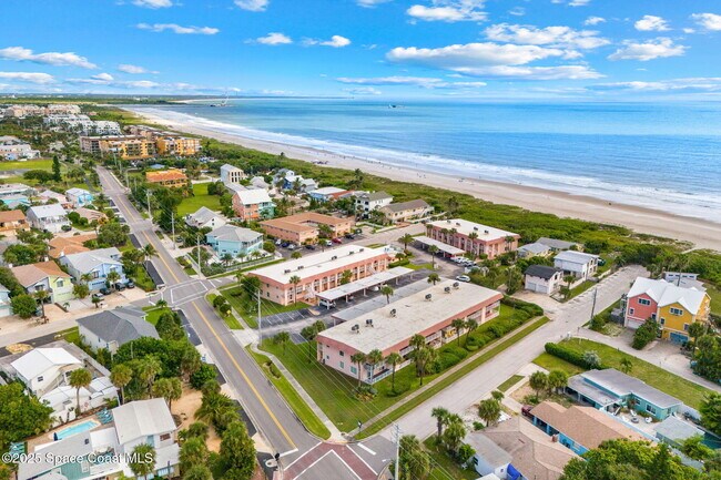 Building Photo - 8000 Ridgewood Ave