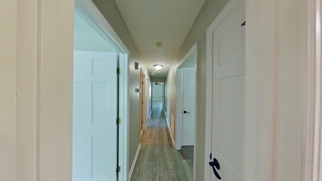 Building Photo - 867 Flintwood Rd