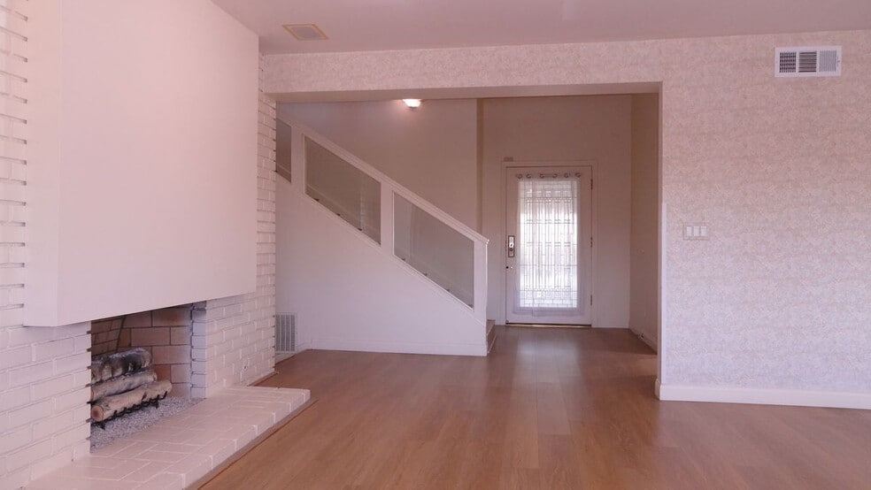 Building Photo - 1100 La Senda Dr