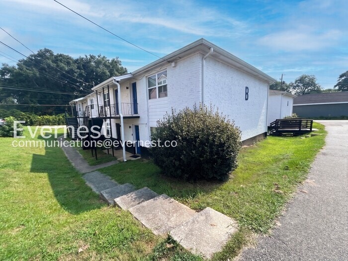 Building Photo - 969 Forest Ave
