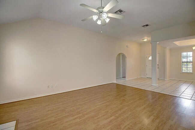 Building Photo - 3805 Julia Cir