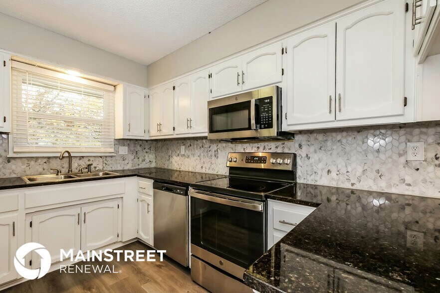 Building Photo - 8523 N Rhode Ave