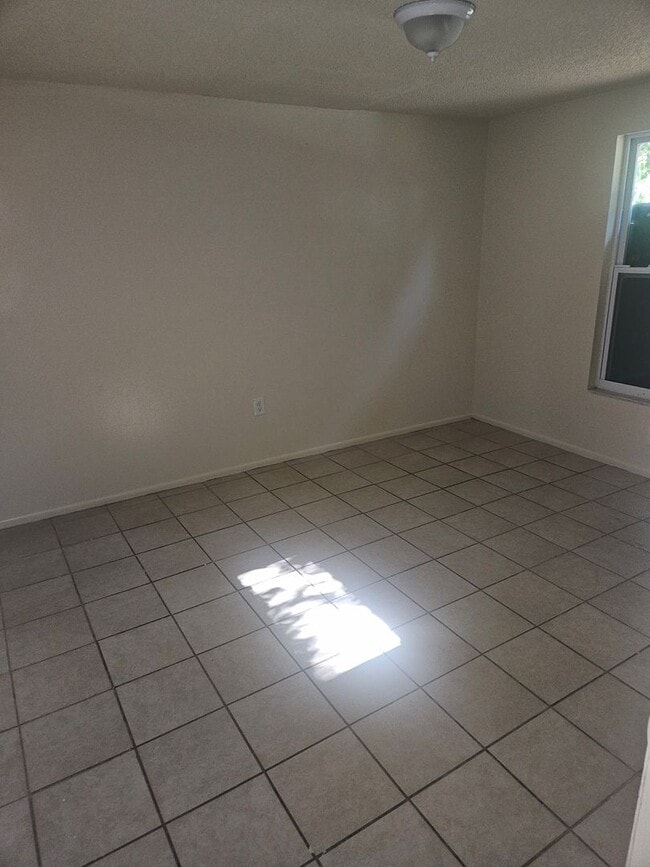 Building Photo - 2/1 DUPLEX