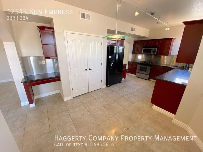 Building Photo - East El Paso 3 bed Refrig A/C with Loft an...