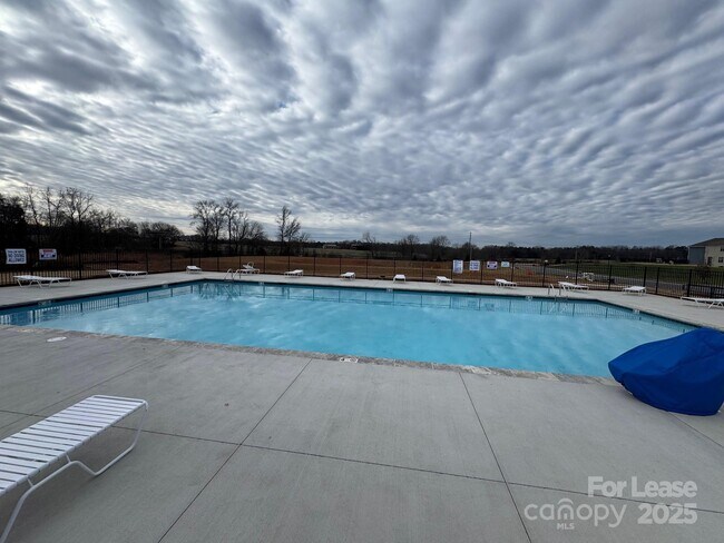 Building Photo - 3062 Weddington Pointe Dr