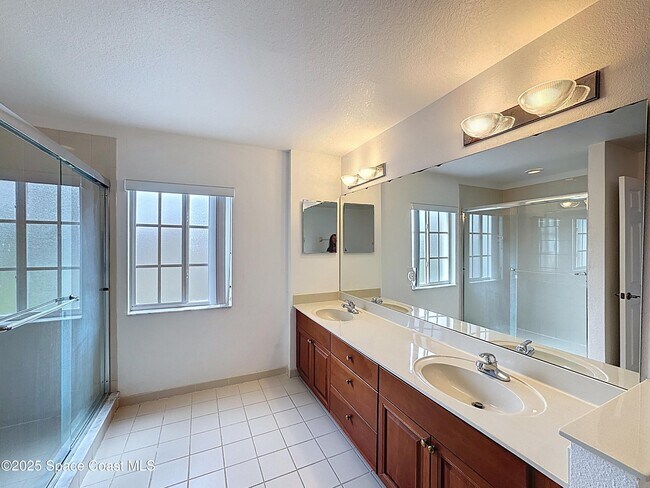 Building Photo - 2464 Hemingway Ln