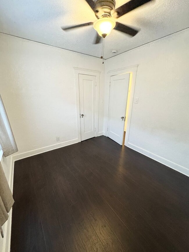 Building Photo - 1 Bedroom 1 Bath Duplex, Land Park-Curtis Park Area SEE VIDEO