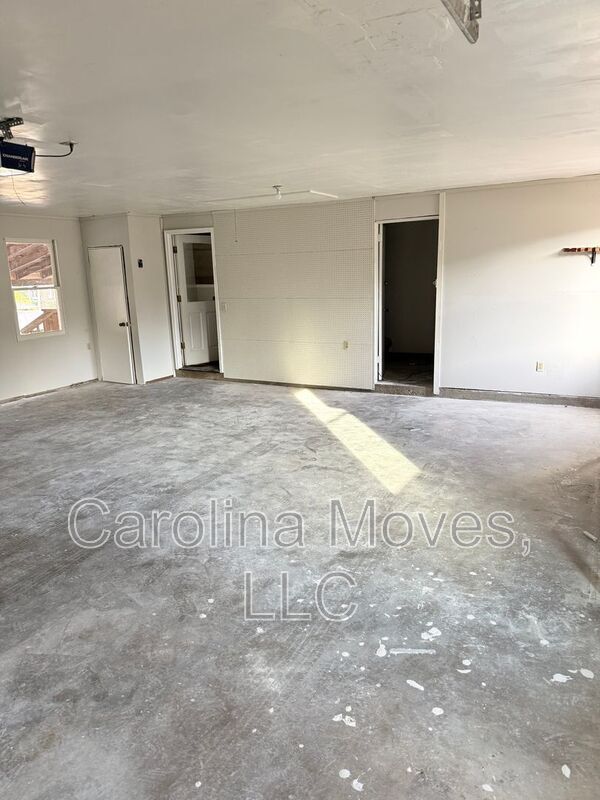 Building Photo - 121 Chipwood Ln