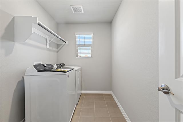 Building Photo - 811 Rosemary Hl Dr