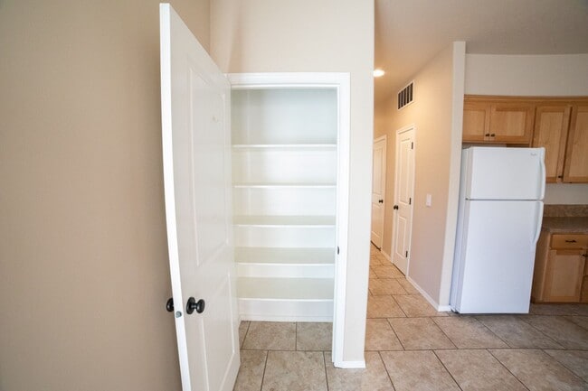Building Photo - Newer Construction Townhome in Canby