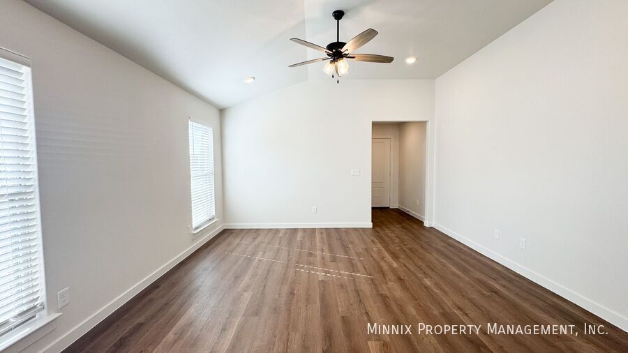 Building Photo - 2131 Langford Ave