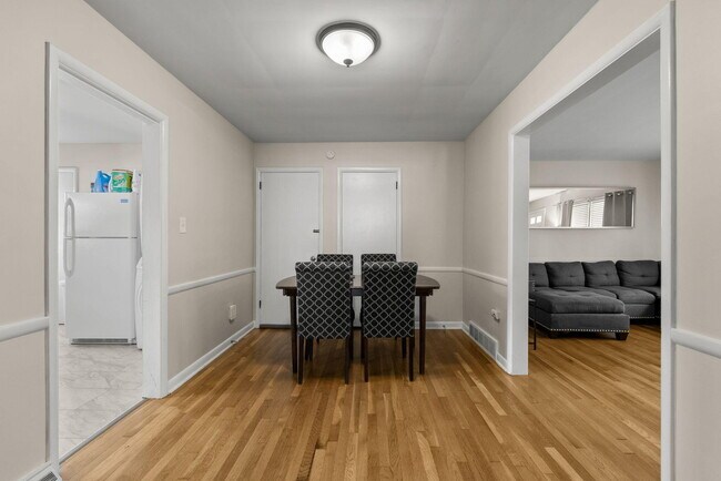 Building Photo - 129 Greenbriar Rd