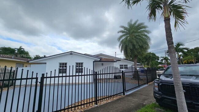 Building Photo - 3180 SW 25th Ter