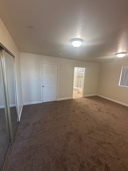 Building Photo - 8848 Orchard Ave